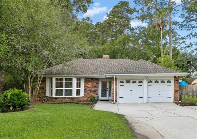 Homes for sale in Covington, LA | 109 Laurelwood Dr, Covington, LA 70433 | MLS# 2551480