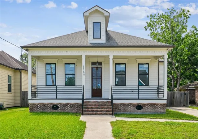 Homes for sale in New Orleans, LA | 5268 Warrington Dr, New Orleans, LA 70122 | MLS# 2555192
