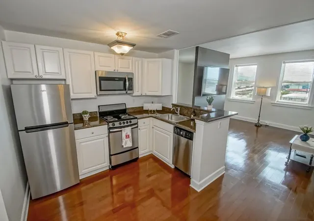 3rd image of 1205 St Charles Ave #903, New Orleans, LA 70130 | MLS# 2556247
