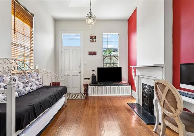 2nd image of 2527 Laurel St #2527, New Orleans, LA 70130 | MLS# 2556381