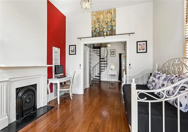 3rd image of 2527 Laurel St, New Orleans, LA 70130