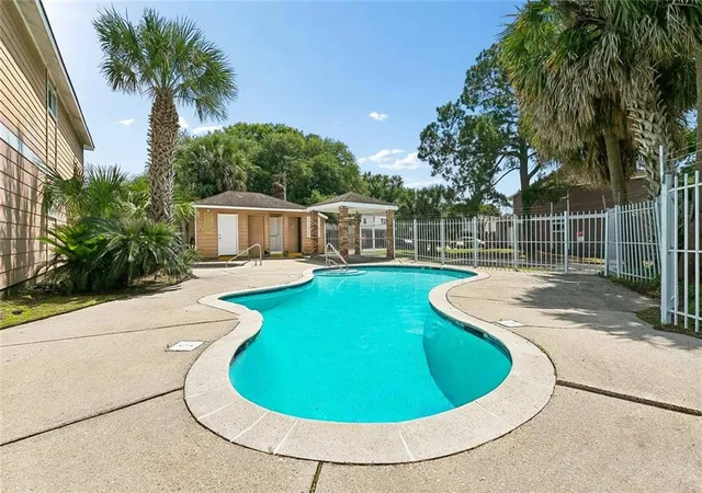 Homes for sale in Gretna, LA | 2425 Oxford Pl #136, Gretna, LA 70056 | MLS# 2556014