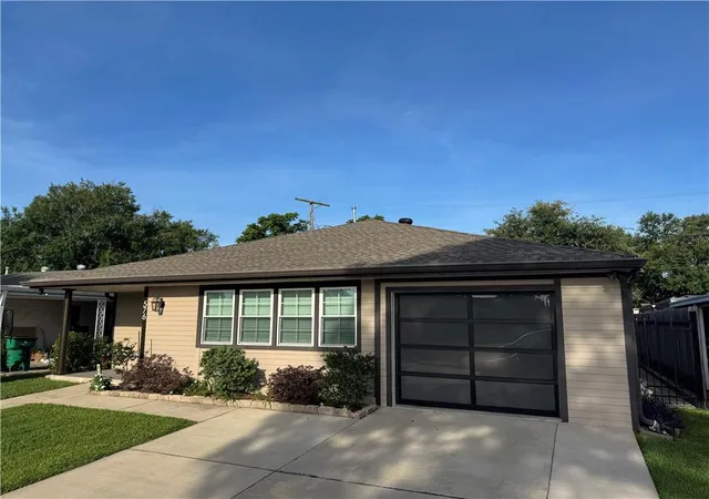 Homes for sale in Metairie, LA | 576 Smith Dr, Metairie, LA 70005 | MLS# 2556543
