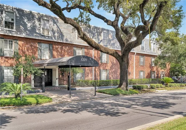 42nd image of 3201 St Charles Ave #230, New Orleans, LA 70115 | MLS# 2556242