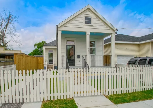 1st image of 921 Elmira Ave, New Orleans, LA 70114 | MLS# 2556646