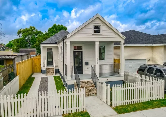 2nd image of 921 Elmira Ave, New Orleans, LA 70114 | MLS# 2556646