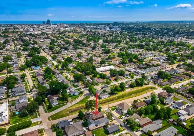 Homes for sale in Metairie, LA | 908 Division St, Metairie, LA 70001 | MLS# 2555640