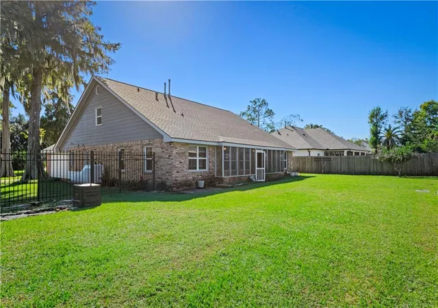 Homes for sale in Destrehan, LA | 31 E Woodlawn Dr, Destrehan, LA 70047 | MLS# 2556131
