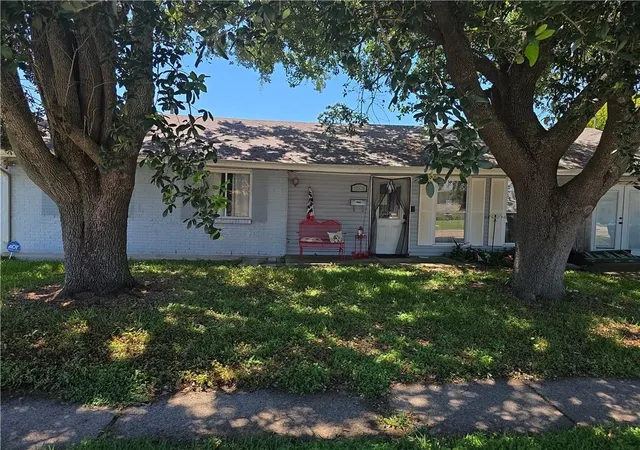 Homes for sale in Kenner, LA | 3705 Ole Miss Dr, Kenner, LA 70065 | MLS# 2556669