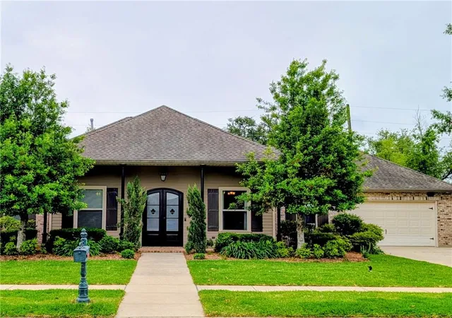 Photo 1 of Sale Pending at 313 Lac Cypriere Dr, Luling, LA 70070 | MLS# 2556587 | Listing updated on 2026-07-31