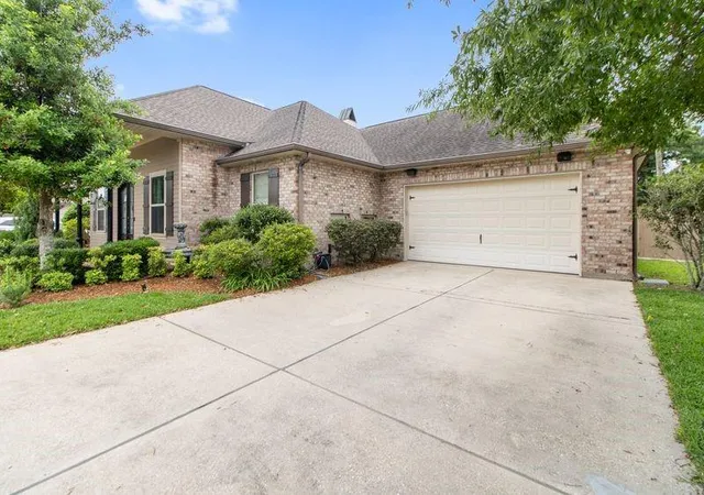 Photo 2 of Sale Pending at 313 Lac Cypriere Dr, Luling, LA 70070 | MLS# 2556587 | Listing updated on 2026-07-31