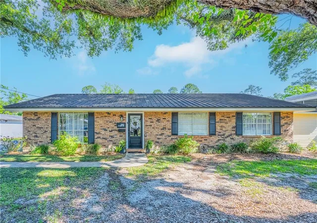 Photo 1 of Single family home for sale at 380 E Ash St, Ponchatoula, LA 70454 | MLS# 2556952 | Listing updated on 2026-05-07