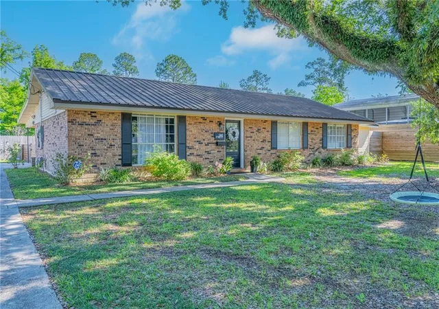 Photo 2 of Single family home for sale at 380 E Ash St, Ponchatoula, LA 70454 | MLS# 2556952 | Listing updated on 2026-05-07