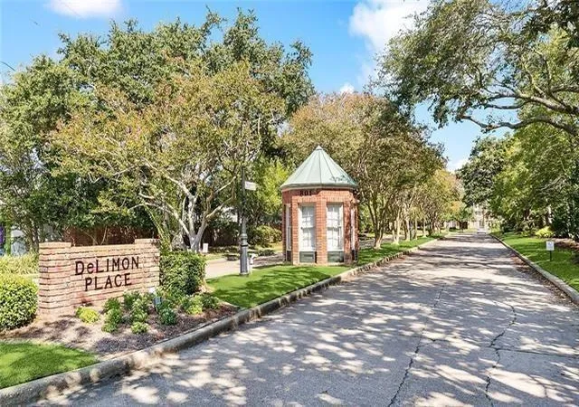 Homes for sale in Metairie, LA | 800 Rue Burgundy Street, Metairie, LA 70005 | Houzeo