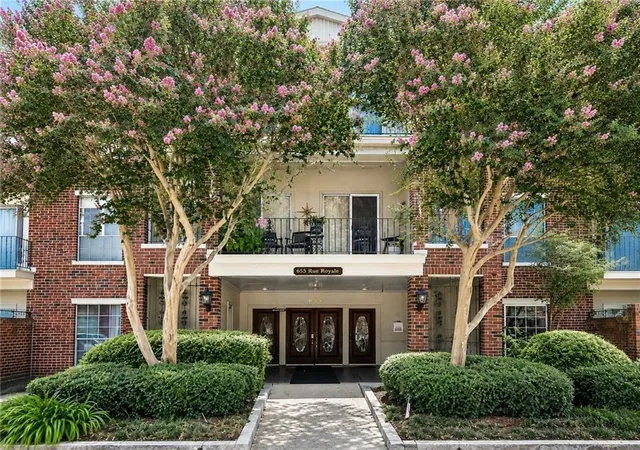 Homes for sale in Metairie, LA | 800 Rue Burgundy St #223, Metairie, LA 70005 | MLS# 2556644