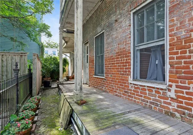 3rd image of 1558 Annunciation St, New Orleans, LA 70130 | MLS# 2556880