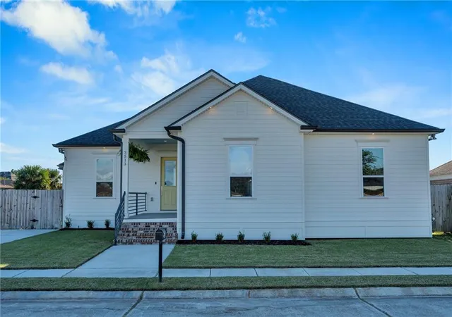 Homes for sale in Chalmette, LA | 3513 Gallo Dr, Chalmette, LA 70043 | MLS# 2556675