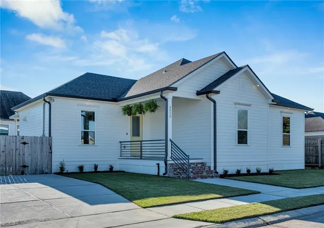 Homes for sale in Chalmette, LA | 3513 Gallo Dr, Chalmette, LA 70043 | MLS# 2556675