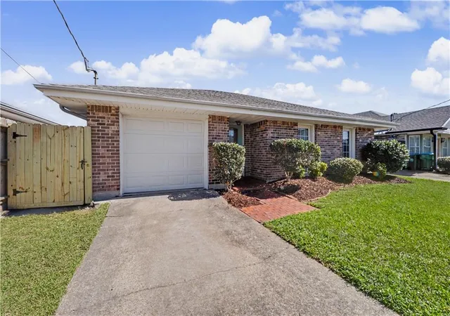 Homes for sale in Kenner, LA | 3432 Roosevelt Blvd, Kenner, LA 70065 | MLS# 2556100