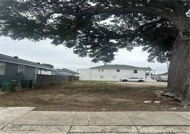2nd image of 433 Newton St, Gretna, LA 70053 | MLS# 2557195