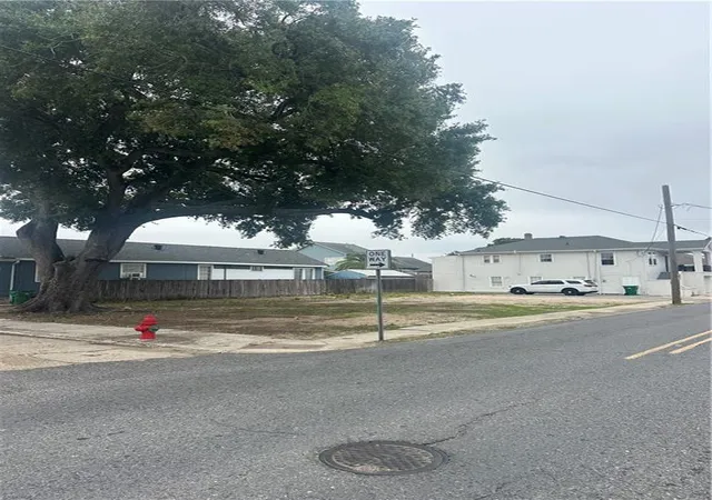 2nd image of 437 Newton St, Gretna, LA 70053 | MLS# 2557201