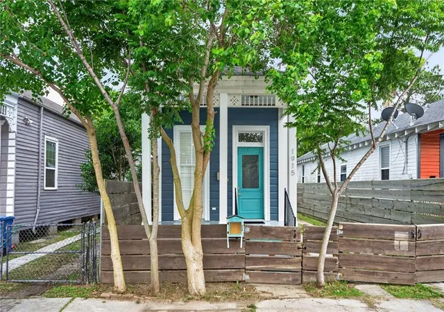 Homes for sale in New Orleans, LA | 1915 Port St, New Orleans, LA 70117 | MLS# 2556885
