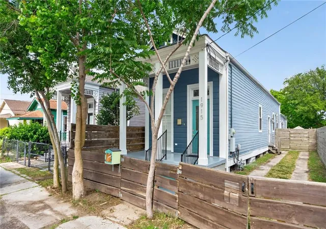 Homes for sale in New Orleans, LA | 1915 Port St, New Orleans, LA 70117 | MLS# 2556885