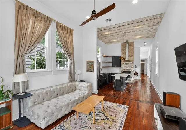 Homes for sale in New Orleans, LA | 1915 Port St, New Orleans, LA 70117 | MLS# 2556885
