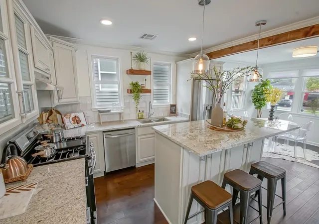 Homes for sale in New Orleans, LA | 3444 Toledano St, New Orleans, LA 70125 | MLS# 2557277