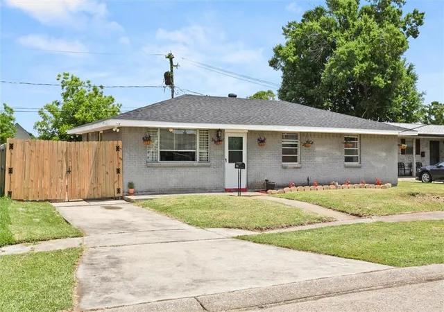 Photo 2 of Single family home for sale at 2404 Kentucky Ave, Kenner, LA 70062 | MLS# 2556433 | Listing updated on 2026-08-29