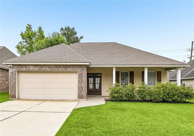 2nd image of 209 Stonebridge Cvs, Madisonville, LA 70447 | MLS# 2556972