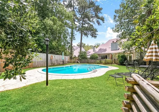 3rd image of 16 Jacqueline Ct, Mandeville, LA 70471