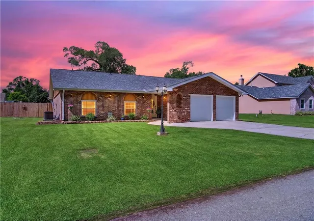 Homes for sale in Westwego, LA | 10149 N Kelly Ln, Westwego, LA 70094 | MLS# 2557434
