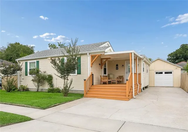 Homes for sale in Chalmette, LA | 2220 Lloyds Ave, Chalmette, LA 70043 | MLS# 2557285