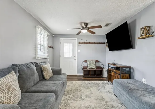 Homes for sale in Chalmette, LA | 2220 Lloyds Ave, Chalmette, LA 70043 | MLS# 2557285