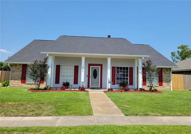 Homes for sale in La Place, LA | 2207 Pine Valley Dr, La Place, LA 70068 | MLS# 2557380