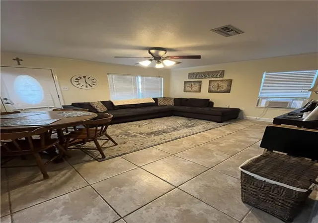 4th image of 3041 Hero Dr, Gretna, LA 70053 | MLS# 2557489