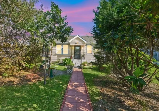 Photo 1 of Single family home for sale at 221 W Urquhart St, Chalmette, LA 70043 | MLS# 2557713 | Listing updated on 2026-05-21