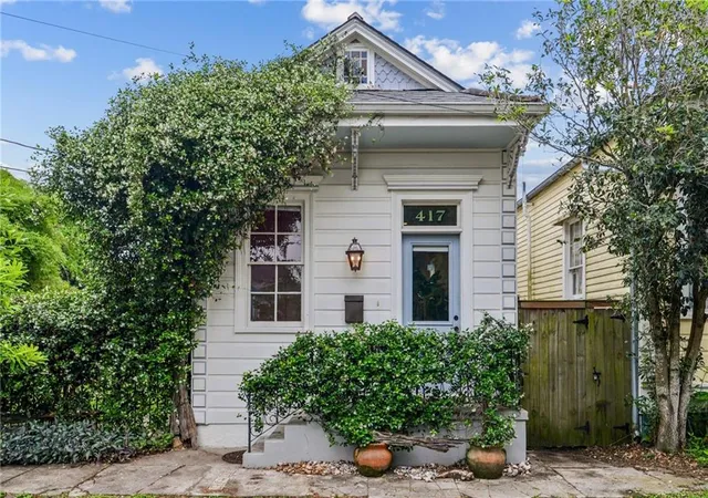 Homes for sale in New Orleans, LA | 417 Tupelo St, New Orleans, LA 70117 | MLS# 2557187