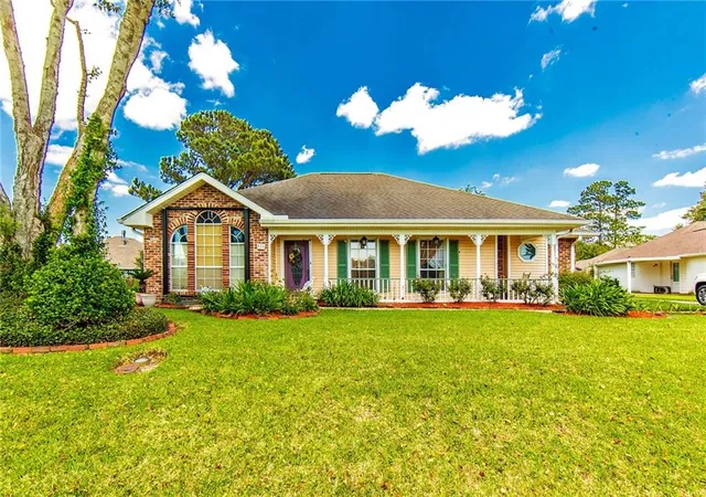 Homes for sale in Thibodaux, LA | 111 E Killarney Dr, Thibodaux, LA 70301 | MLS# 2557730