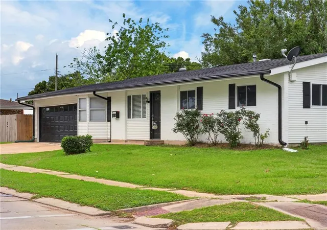 Homes for sale in Metairie, LA | 5900 Jean St, Metairie, LA 70003 | MLS# 2557322
