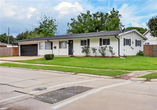 Homes for sale in Metairie, LA | 5900 Jean St, Metairie, LA 70003 | MLS# 2557322