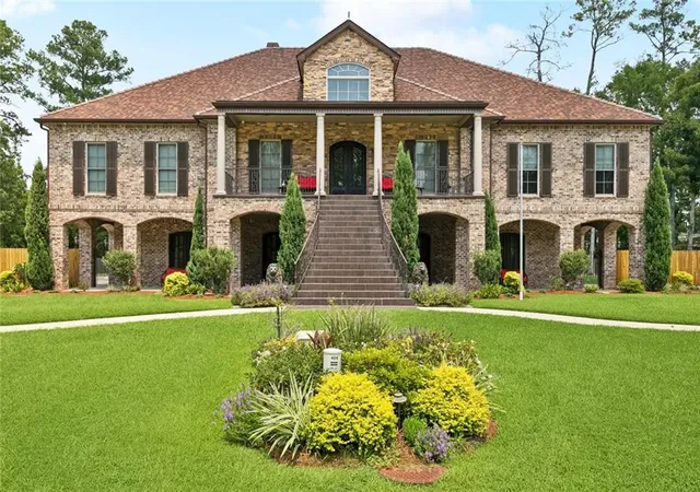 1st image of 408 W Chase Ct, Mandeville, LA 70448 | MLS# 2557571