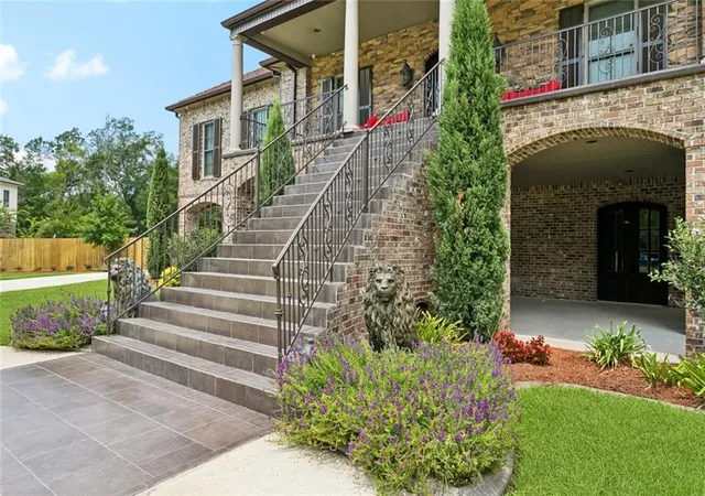 3rd image of 408 W Chase Ct, Mandeville, LA 70448 | MLS# 2557571