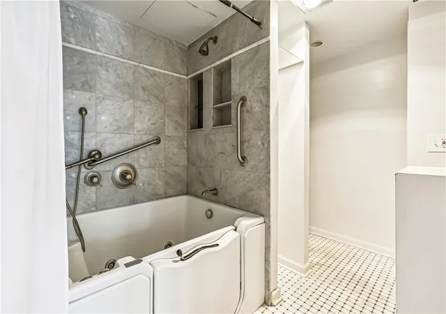 2nd image of 2100 St.Charles Ave, New Orleans, LA 70130