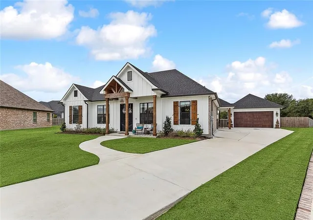 Homes for sale in Belle Chasse, LA | 107 Orchid Ct, Belle Chasse, LA 70037 | MLS# 2556731