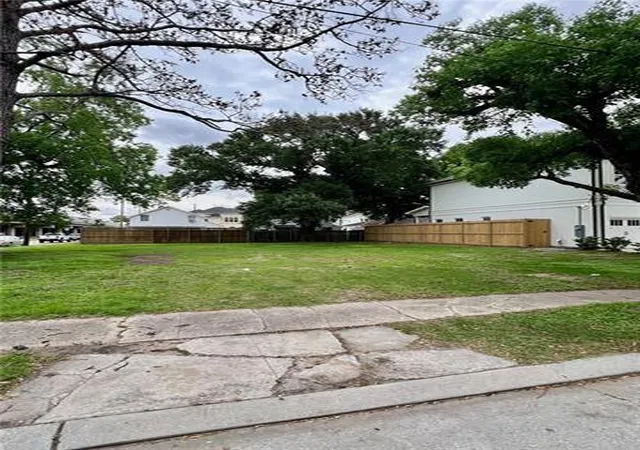 Photo 1 of Land for sale at 325 E William David Pkwy, Metairie, LA 70005 | MLS# 2557993 | Listing updated on 2026-05-15