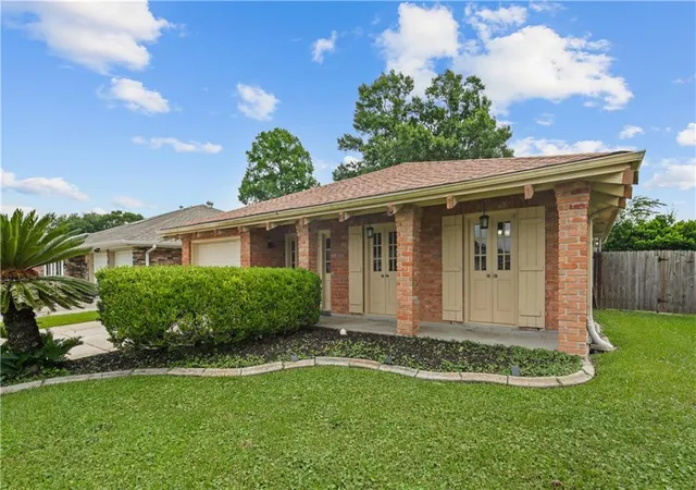 Homes for sale in Kenner, LA | 4144 Bordeaux Dr, Kenner, LA 70065 | MLS# 2557340
