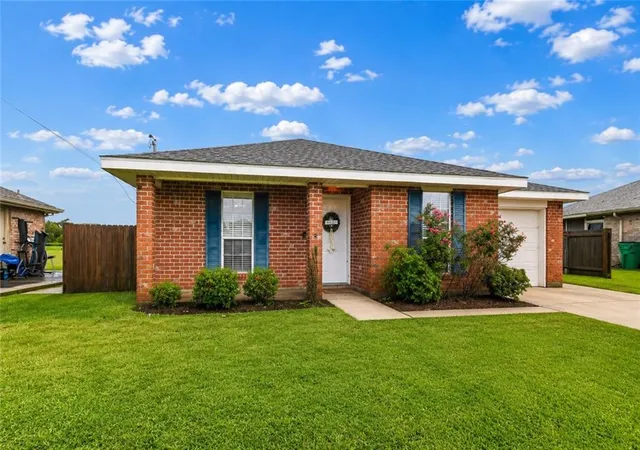 Homes for sale in Boutte, LA | 319 River Ridge Dr, Boutte, LA 70039 | MLS# 2556373