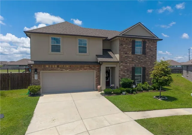 Photo 2 of Single family home for sale at 813 Bent Cypress Ln, Slidell, LA 70461 | MLS# 2557875 | Listing updated on 2026-08-29